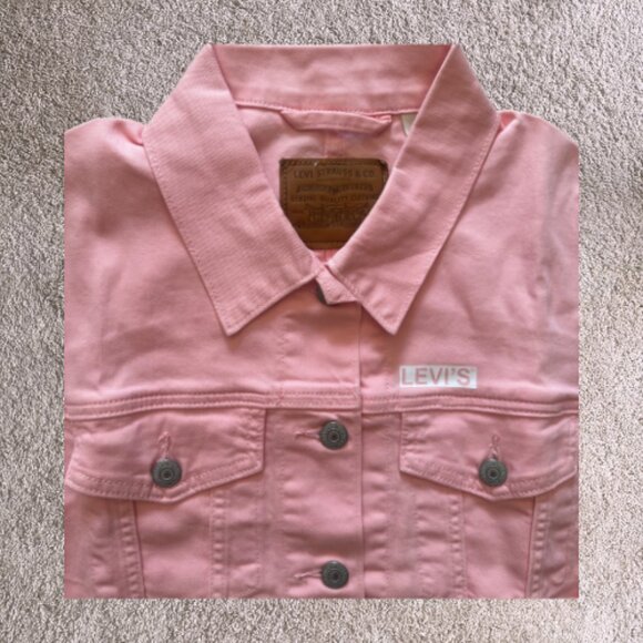 🧥 **Top: Levi’s Pink Denim Jacket** - Picture 2 of 14